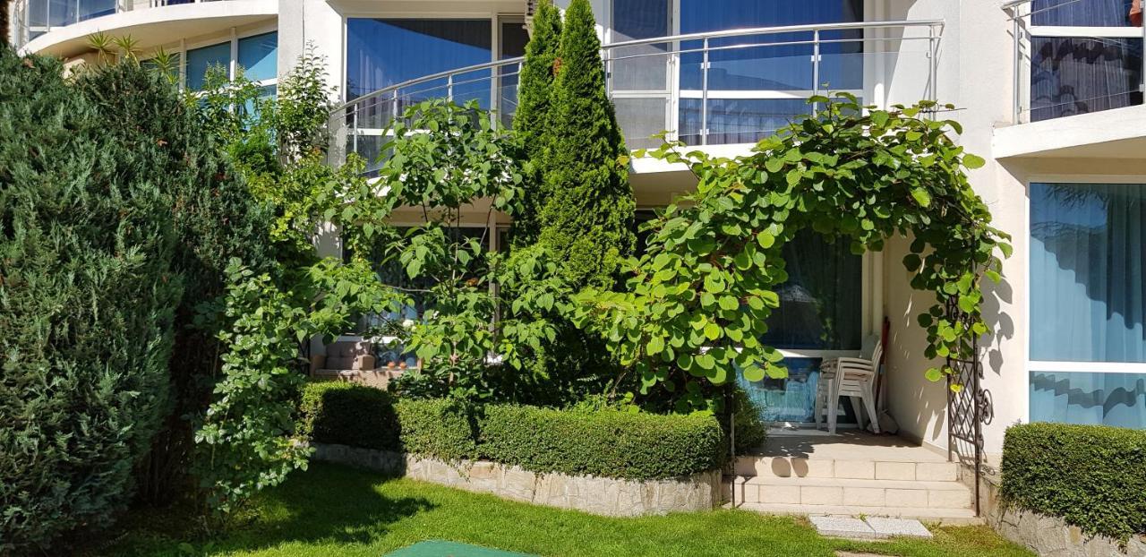 Apartment With Green Terrace Burgas City Eksteriør billede