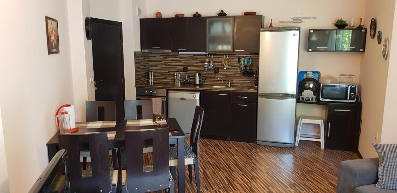Apartment With Green Terrace Burgas City Eksteriør billede